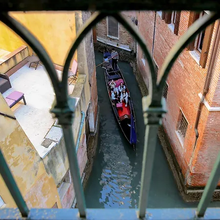 Flat With Canal View Near San Marco 公寓
