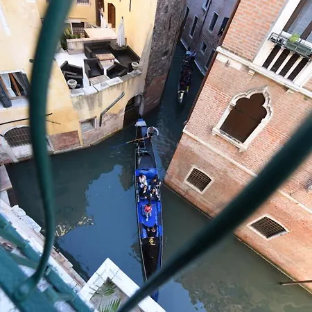 Flat With Canal View Near San Marco * Venedig