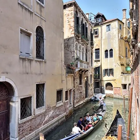 Apartment Flat With Canal View Near San Marco Venedig