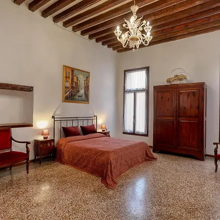 Flat With Canal View Near San Marco * Venedig
