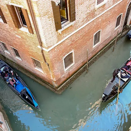 Flat With Canal View Near San Marco Venedig