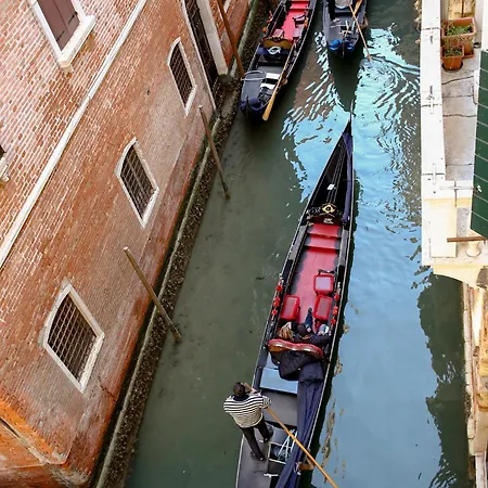 Flat With Canal View Near San Marco