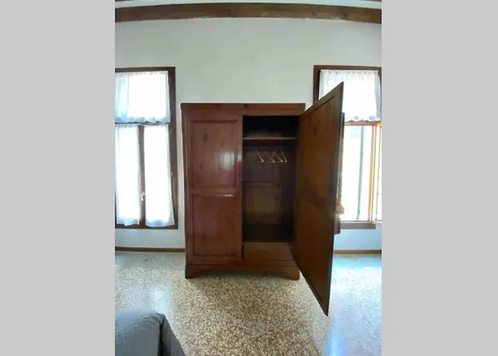 Flat With Canal View Near San Marco