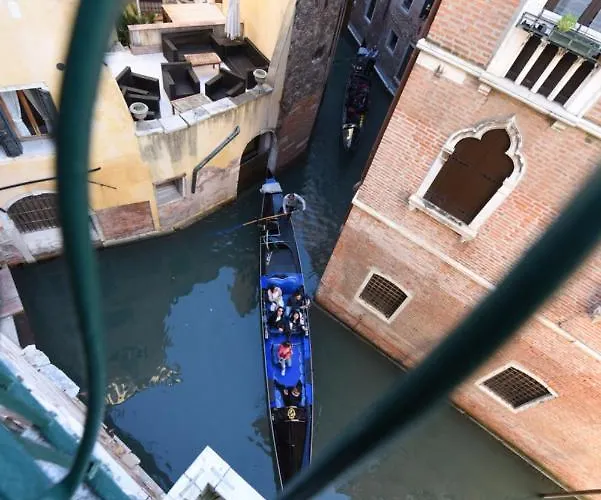 Flat With Canal View Near San Marco * Venedig