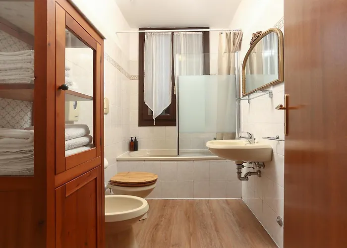 Flat With Canal View Near San Marco Lägenhet