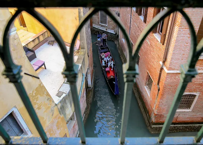 Flat With Canal View Near San Marco Lägenhet