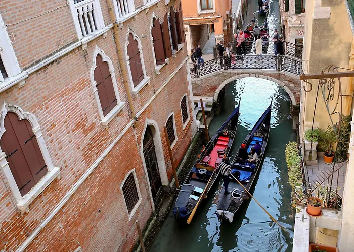 Flat With Canal View Near San Marco *