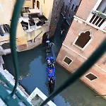 Flat With Canal View Near San Marco * Venedig