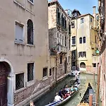 Lägenhet Flat With Canal View Near San Marco Venedig